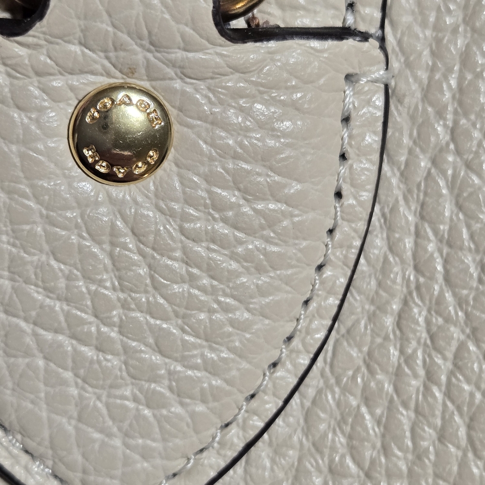 Coach Cream Leather Women's Bag - Picture 15 of 16